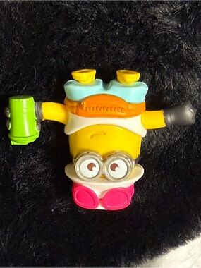 💖4/$25- 2019 Minions Beach Vacation Mini Figure Goggles Float Ring Pink Fins Toy